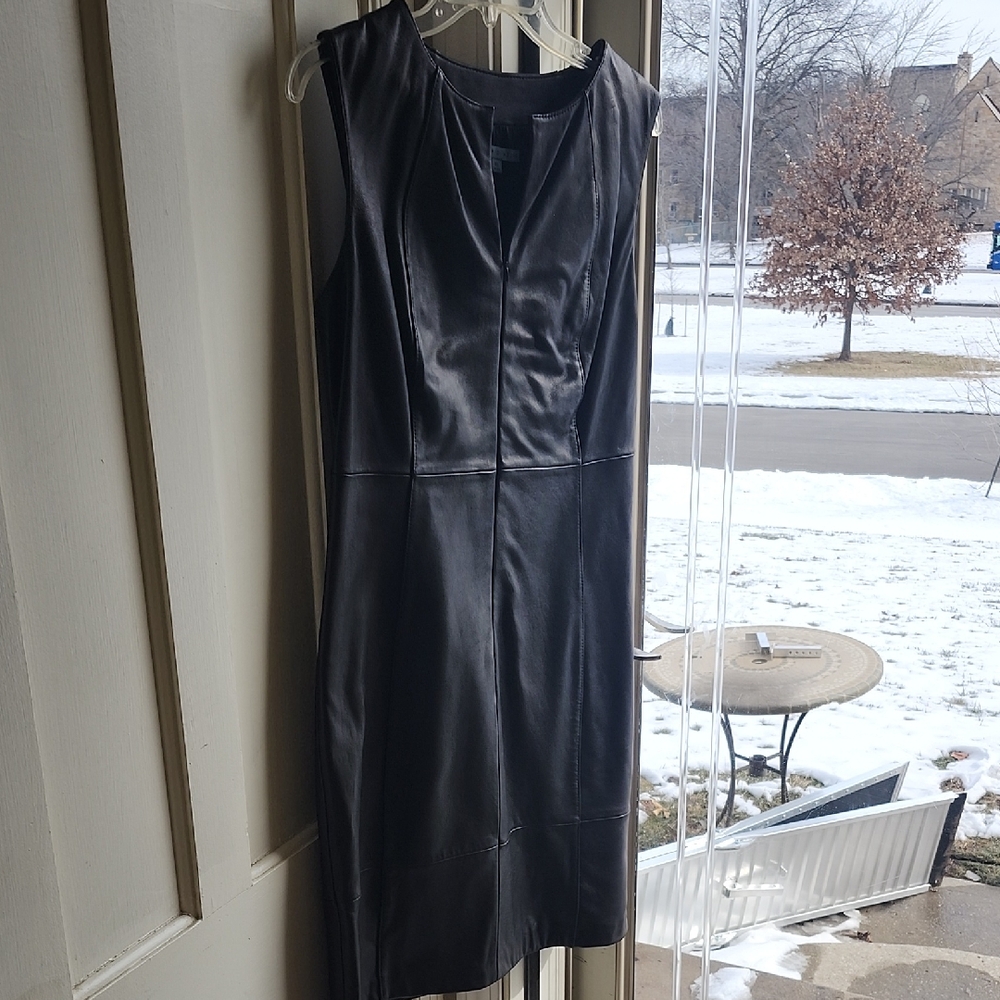 Chic Black Sleeveless Midi Dress